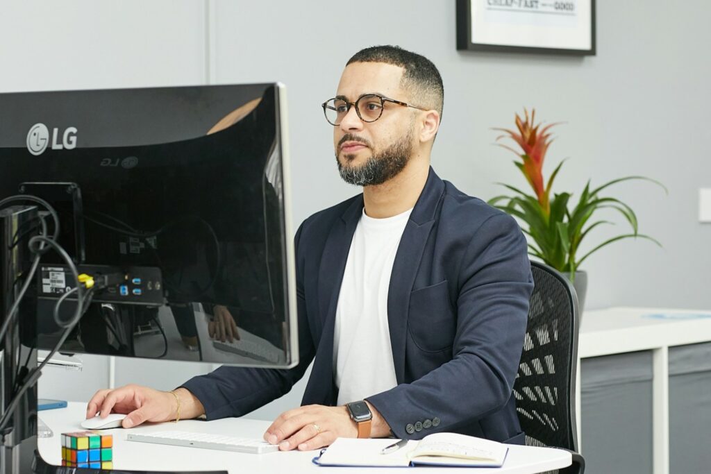 Finance person working on a quantum computing project at a desk in a white office